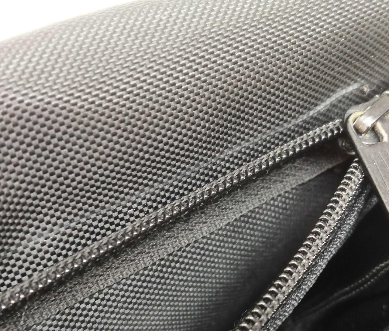 白くファスナー跡あります