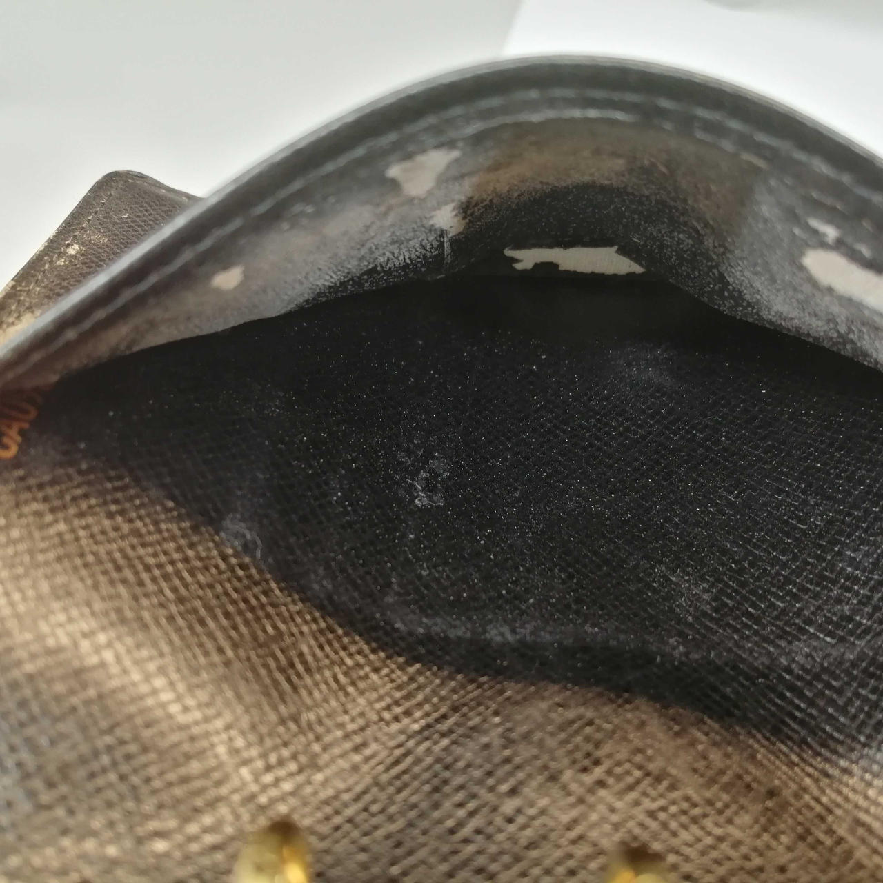 ポケット内剥がれあります