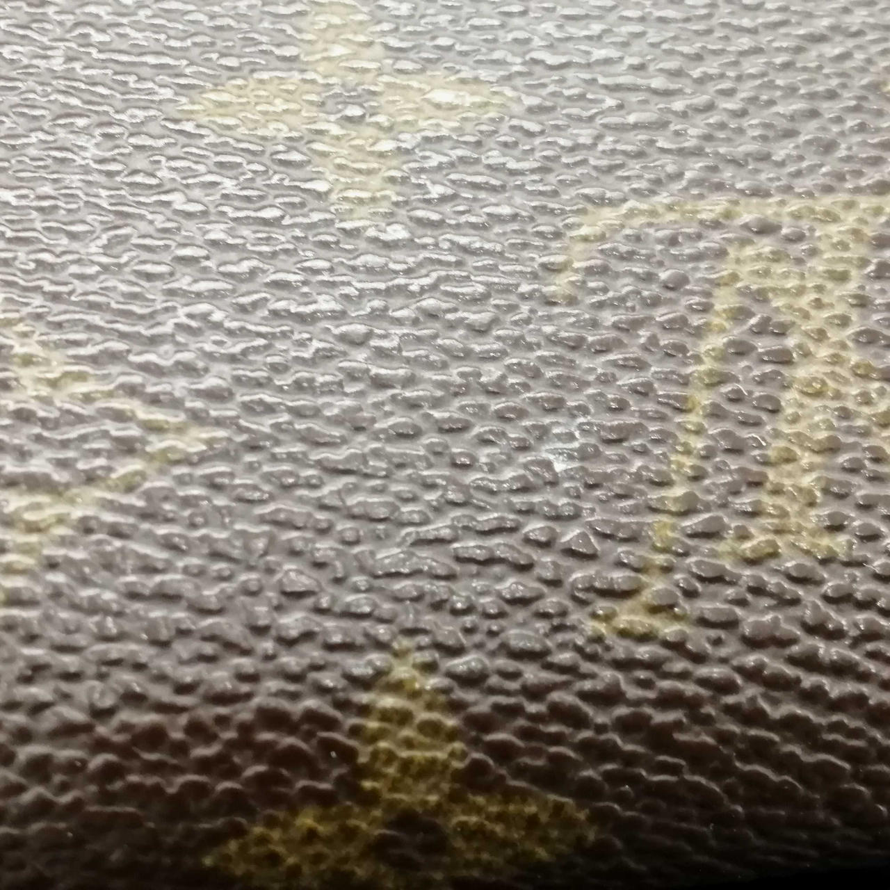 白くシミあります