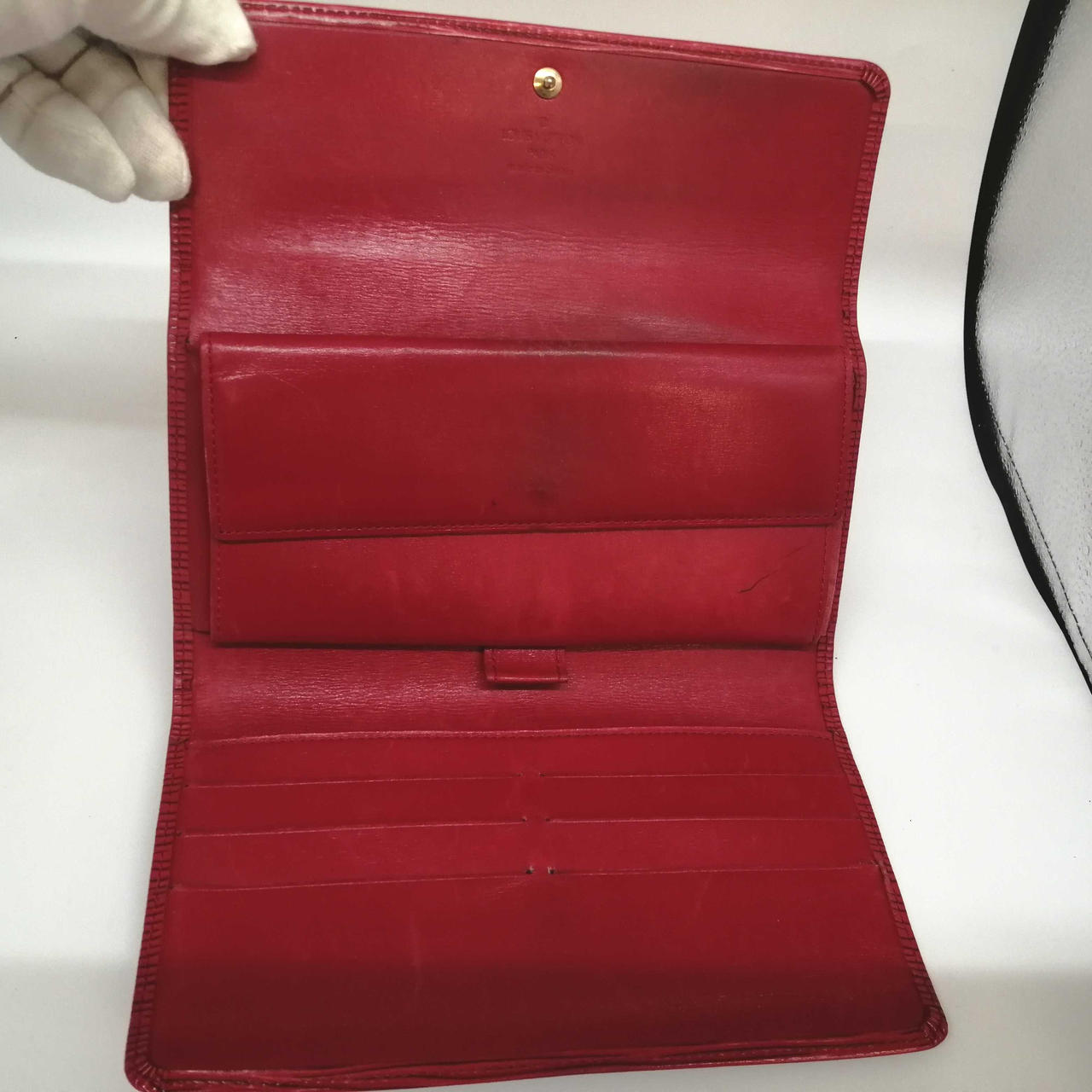 ペン跡、キズ、黒ずみあります