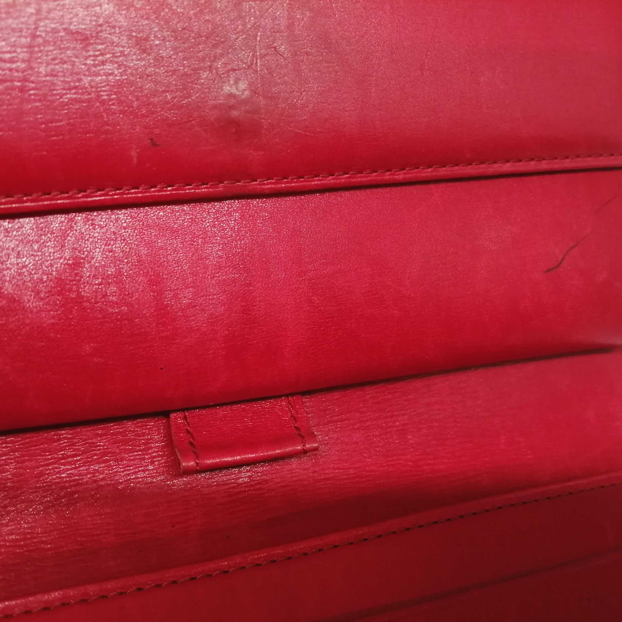 キズ、黒ずみあります