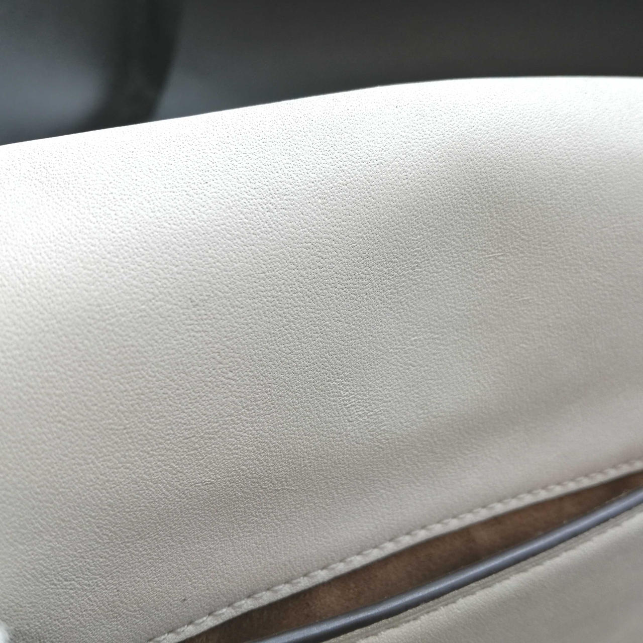 分かりずらいですがシミあります