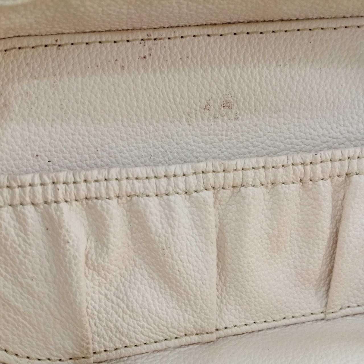 シミ、汚れあります