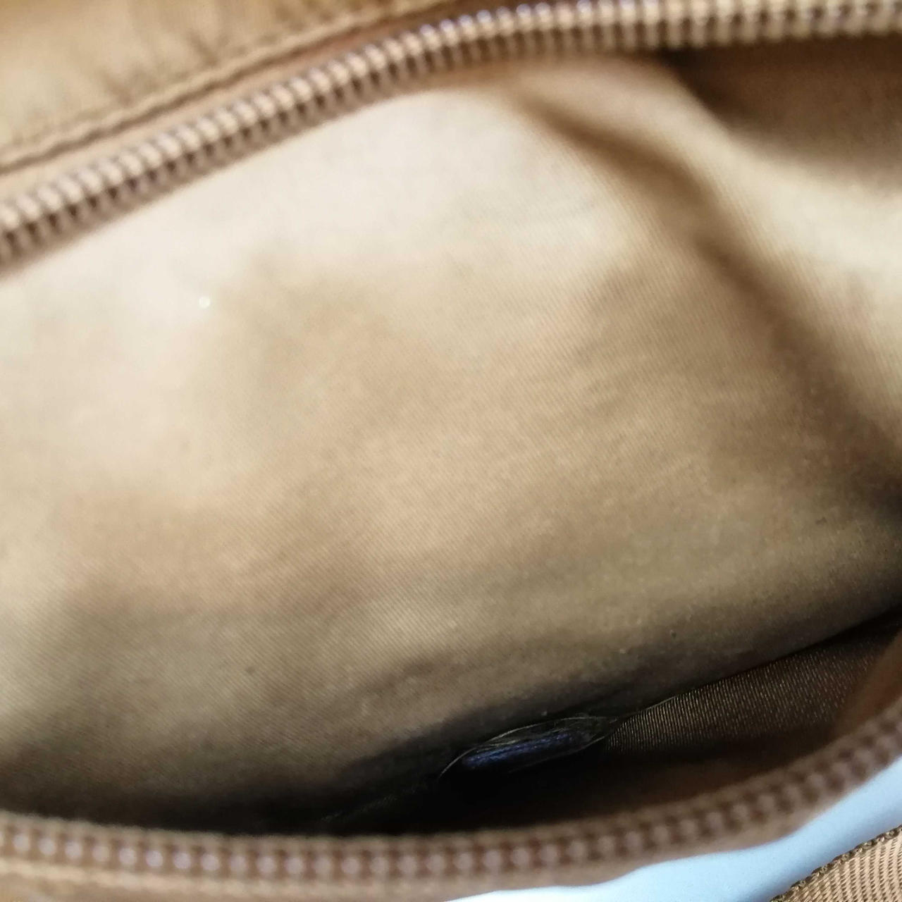 外側、ポケット内ベタ付きあります