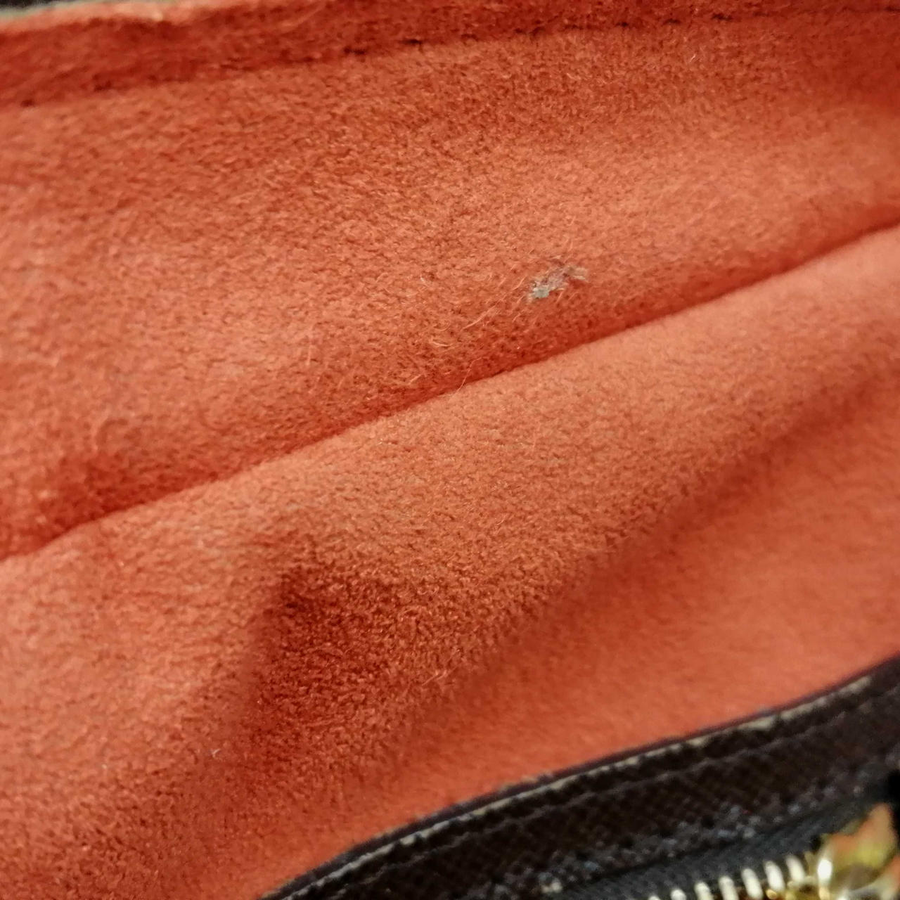 わかりづらいですが、汚れあります