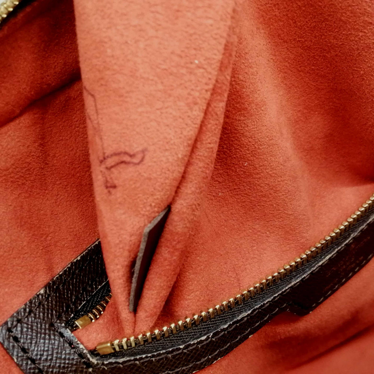 内側ポケット内、ペン跡あります