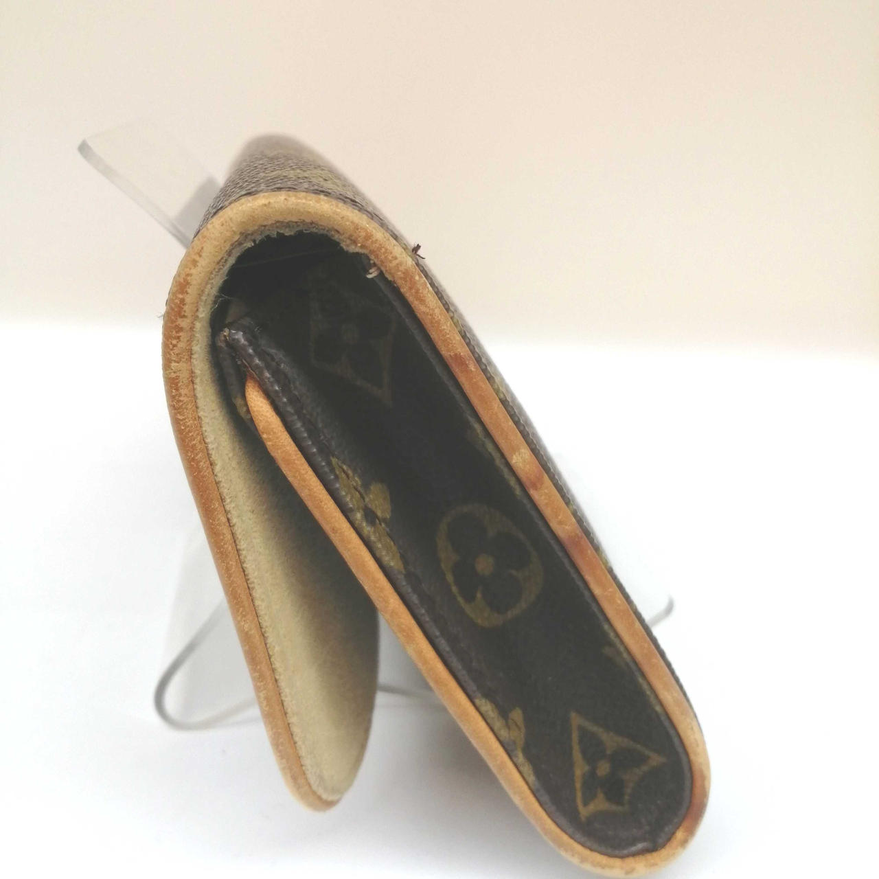 劣化が少し目立ちます。