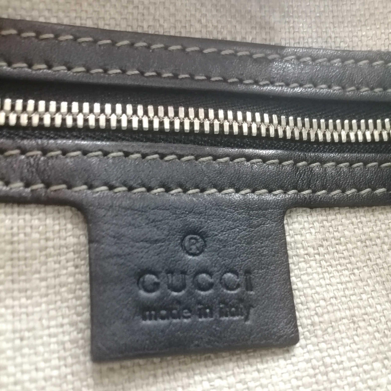 GUCCI　バッグ内レザータグ