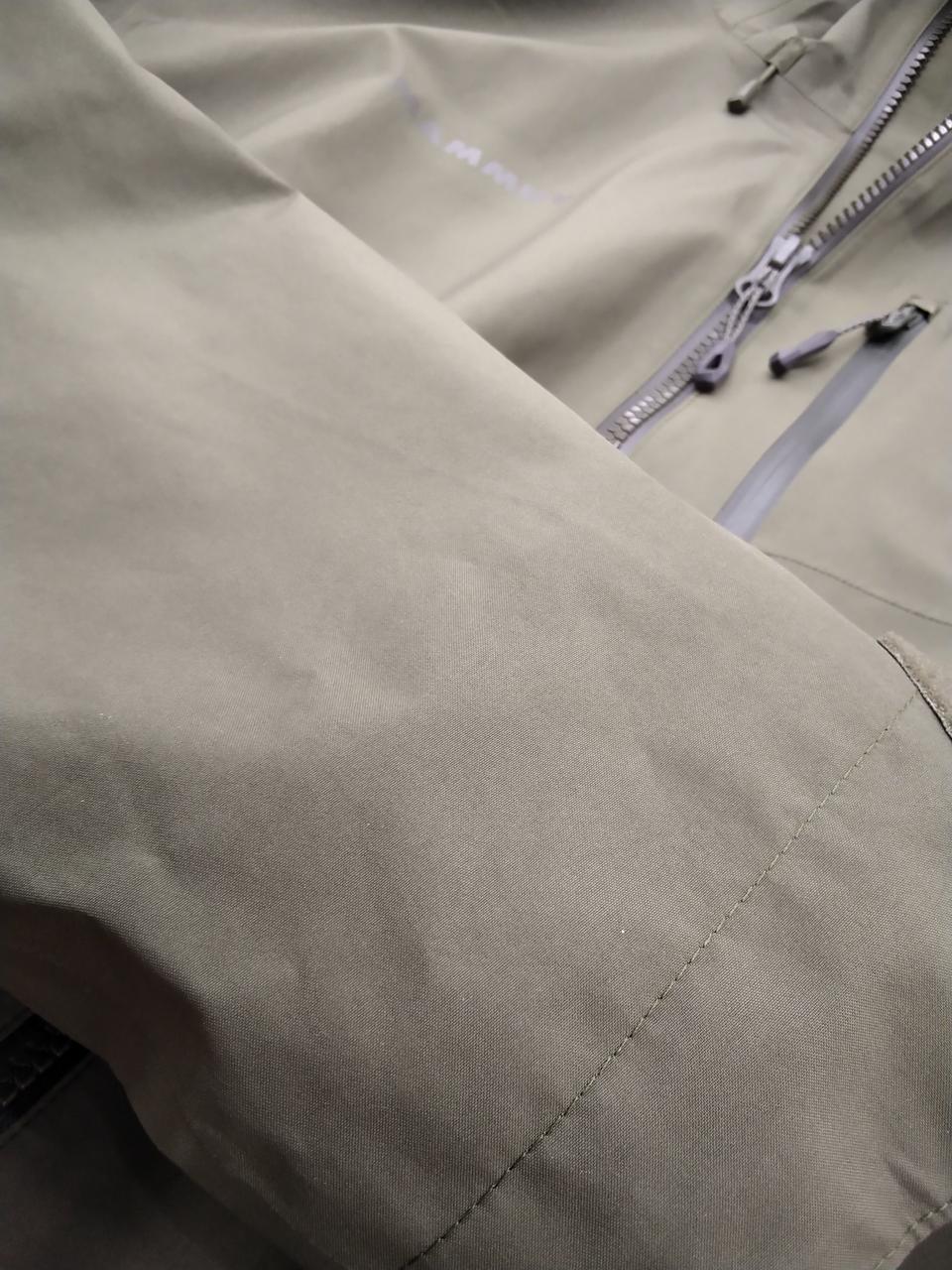 見えづらいですが油シミあります