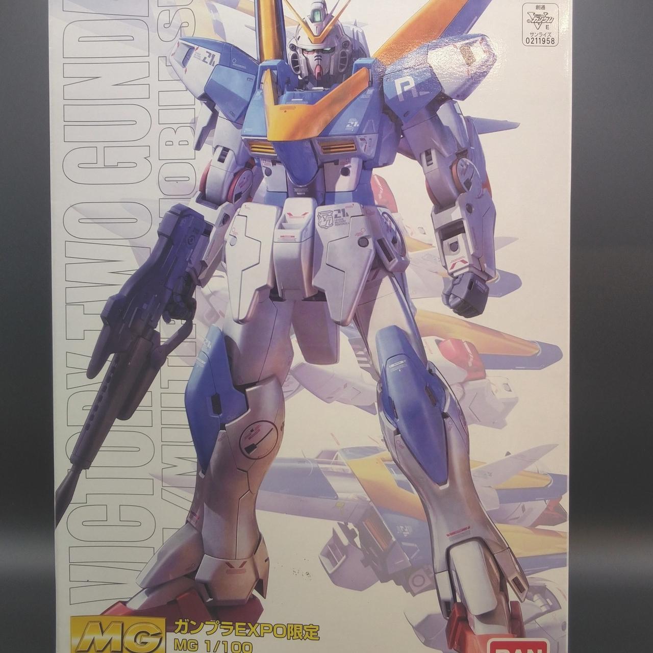 表面に細かい汚れとへこみがあります。