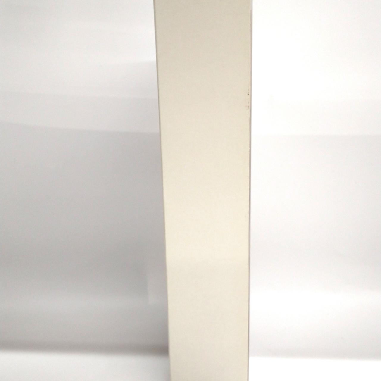 少し黄ばんでいます。