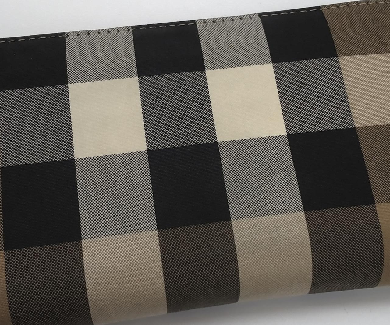 全体にシミあります。