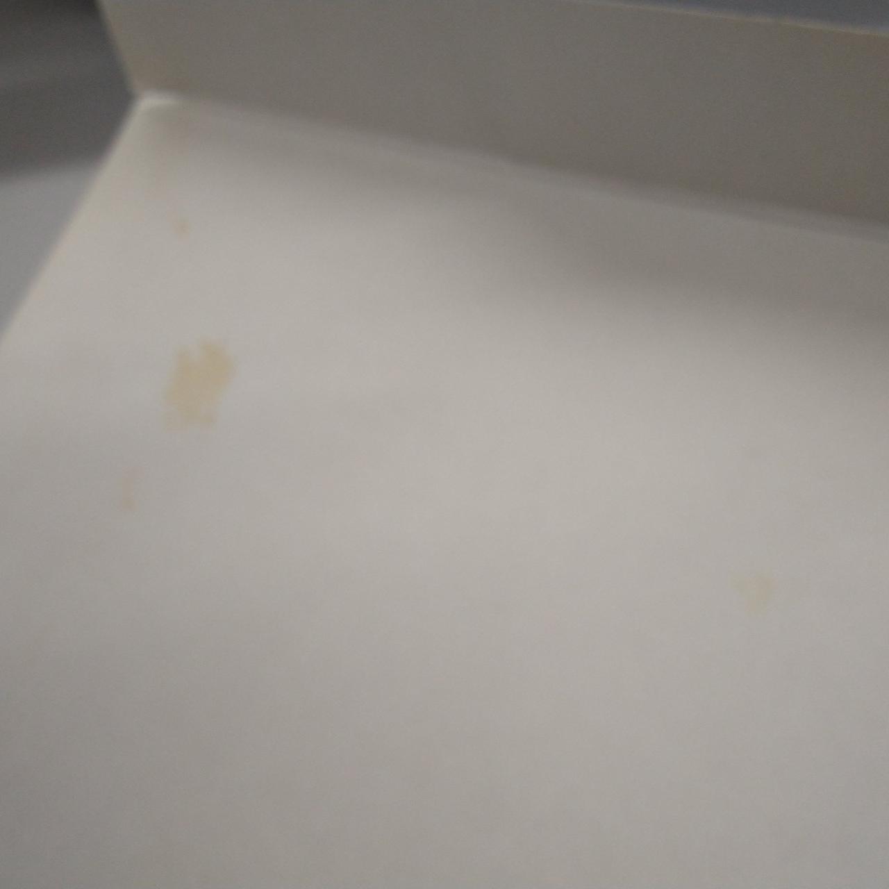 箱内側シミあります