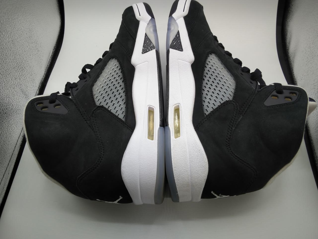 薄い汚れ有り。