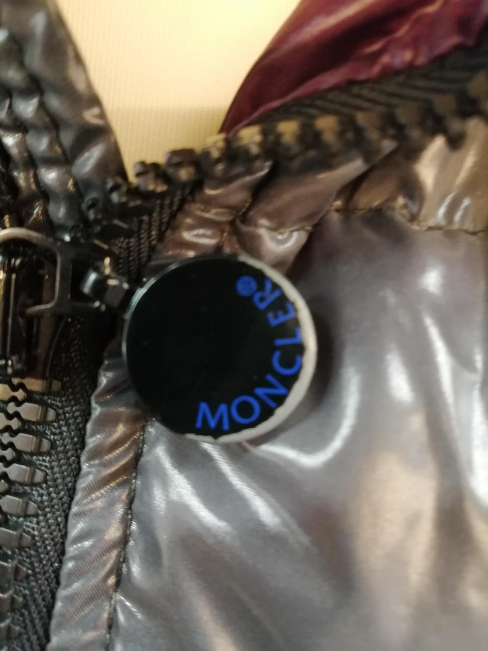 チャック、塗りハガレあり