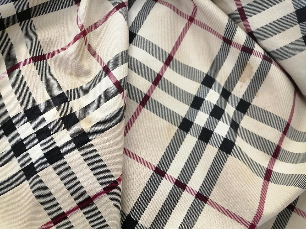 プリーツ広げると大きなシミあり