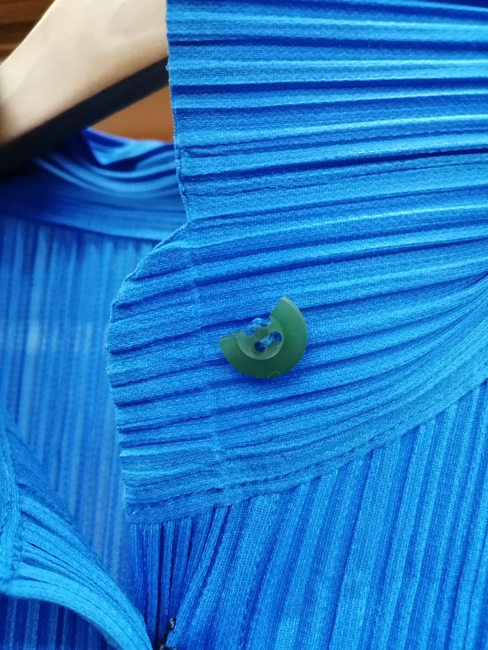 一番上のボタン破損してます。