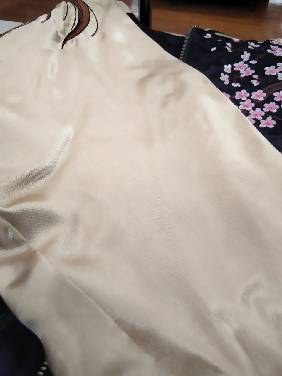 右腕薄くシミあります