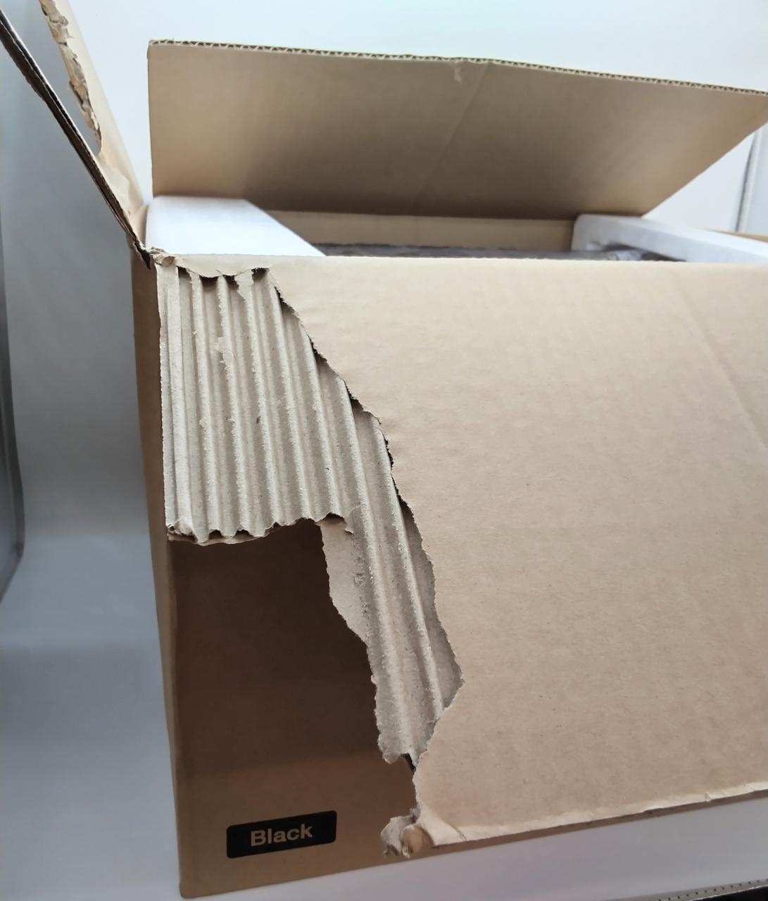 段ボール破損箇所あり