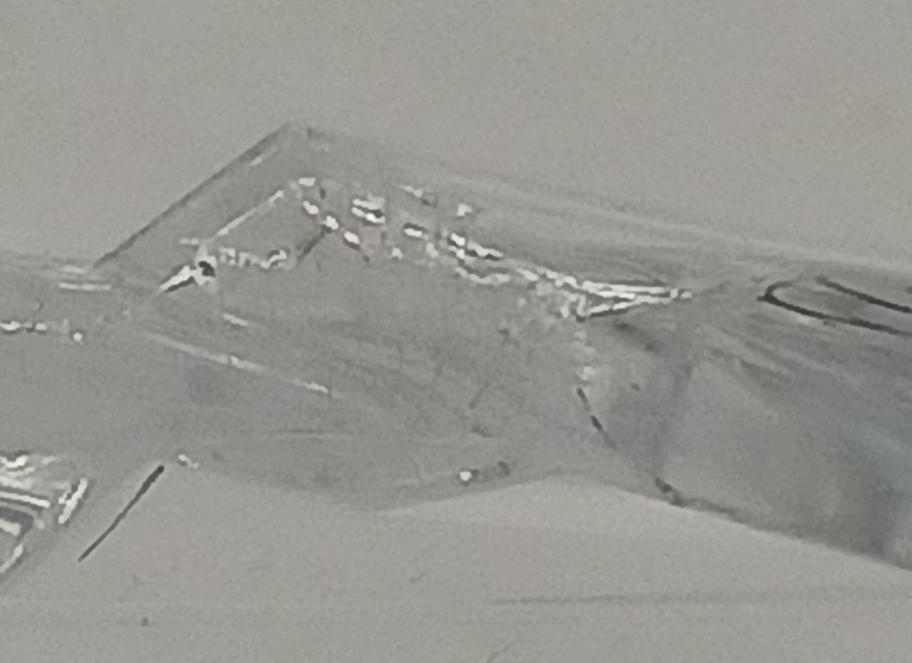 スタンド底面割れあり