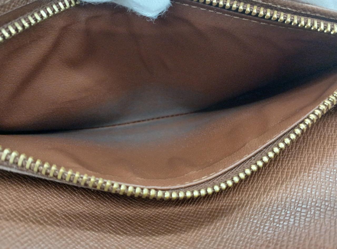 コインケース内汚れあり