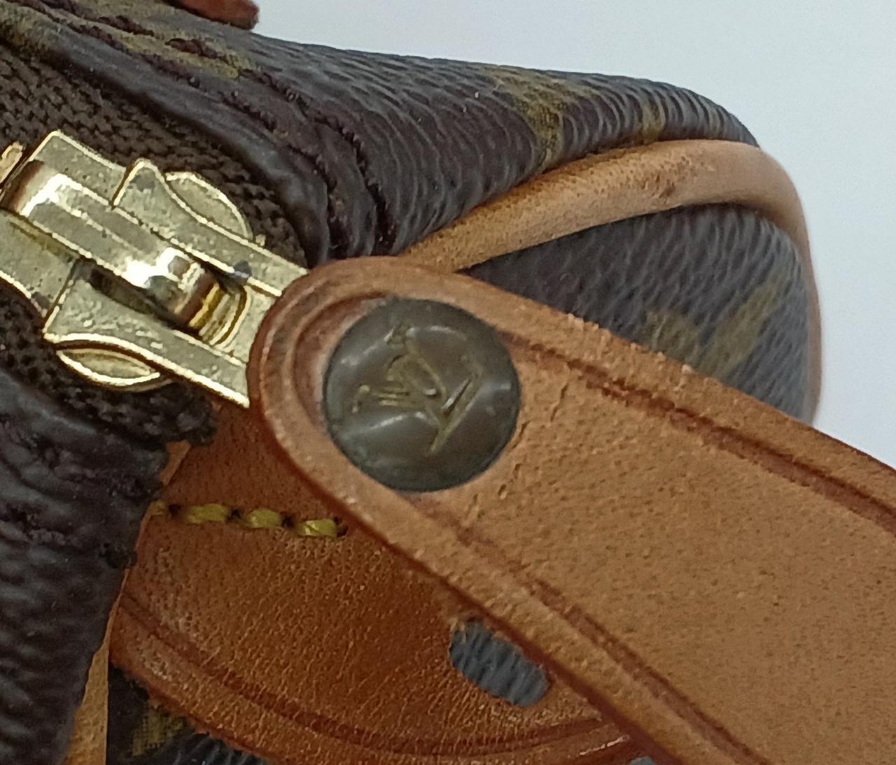 ヌメ革部分割れあり