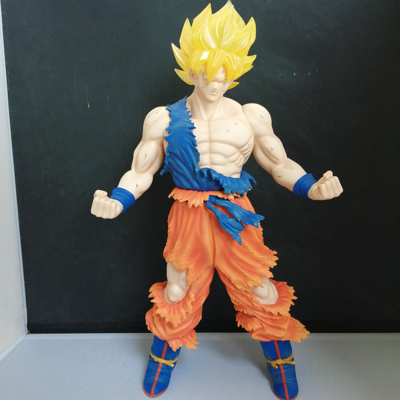 全高約47cm！ フィギュア「孫悟空（スーパーサイヤ人ゴッド