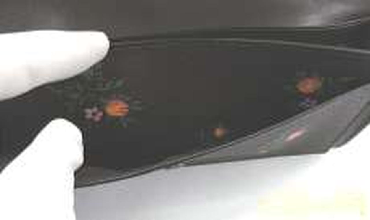 外ポケットにも花柄がついています