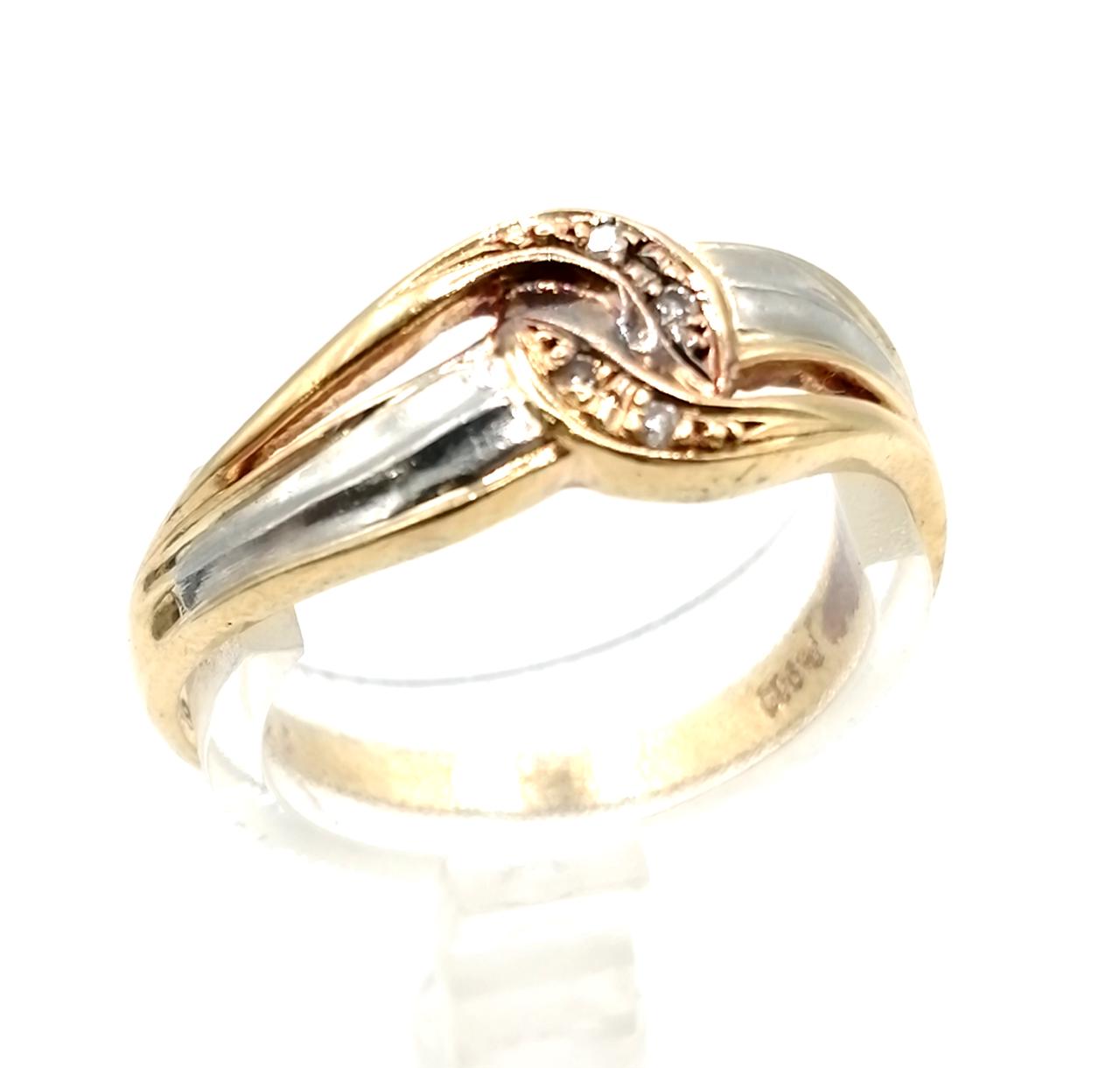 真ん中に変色あり