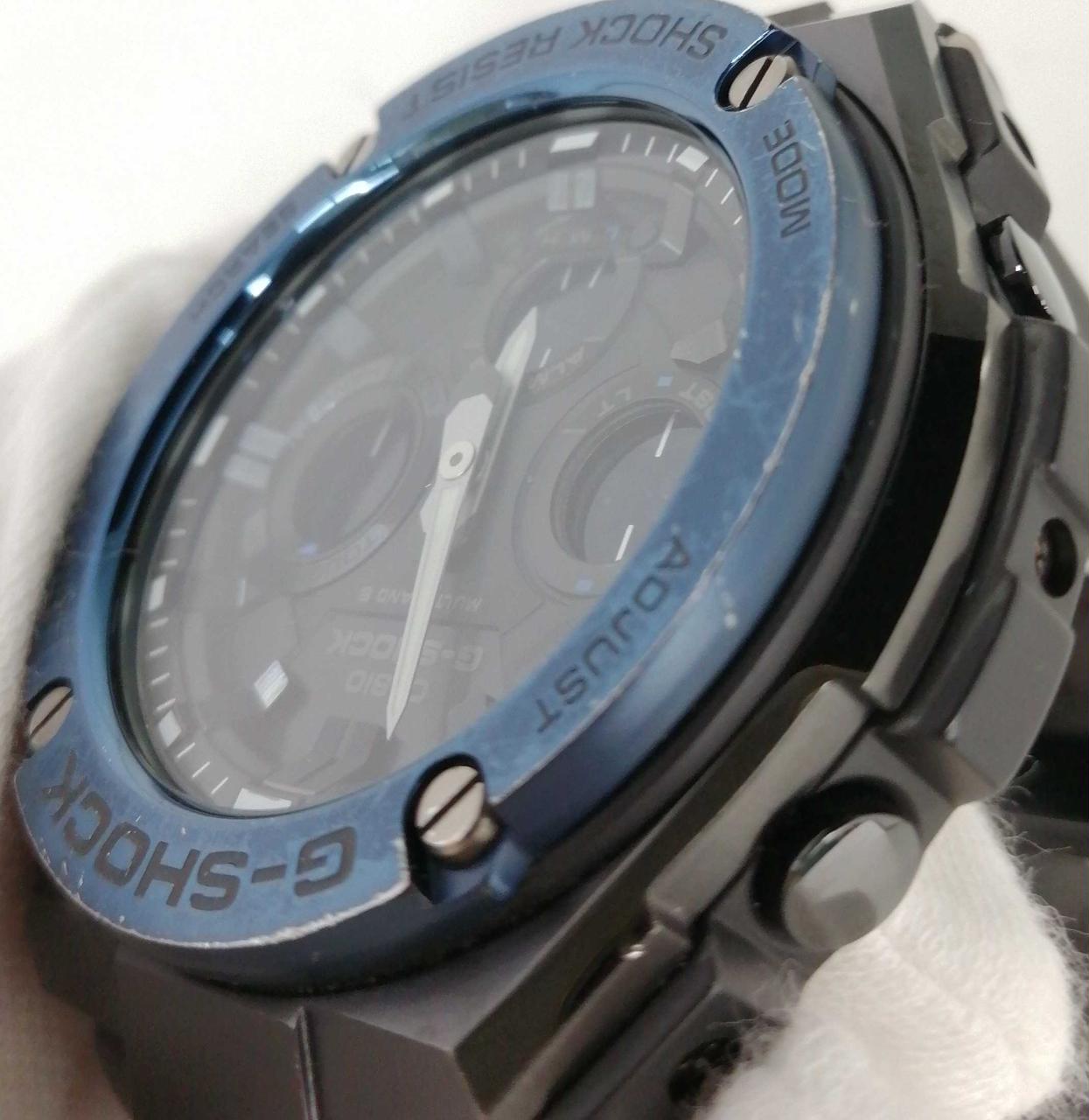 ベゼル部分に擦れ、キズあり