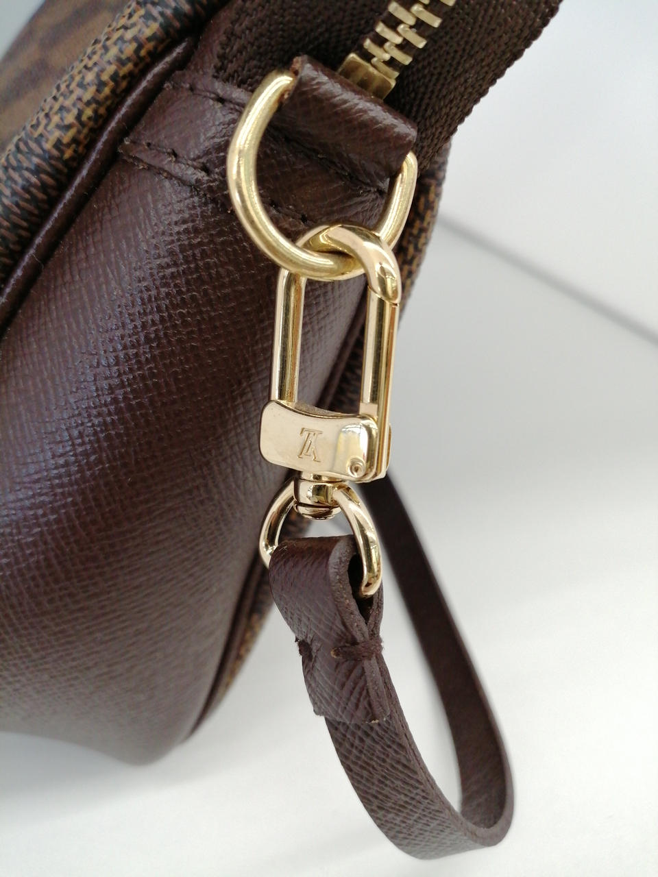 ルイヴィトン　トゥルース　メイクアップ　ハンドバッグ　ポーチ LOUIS VUITTON(ルイヴィトン) ダミエ トゥルースメイクアップ