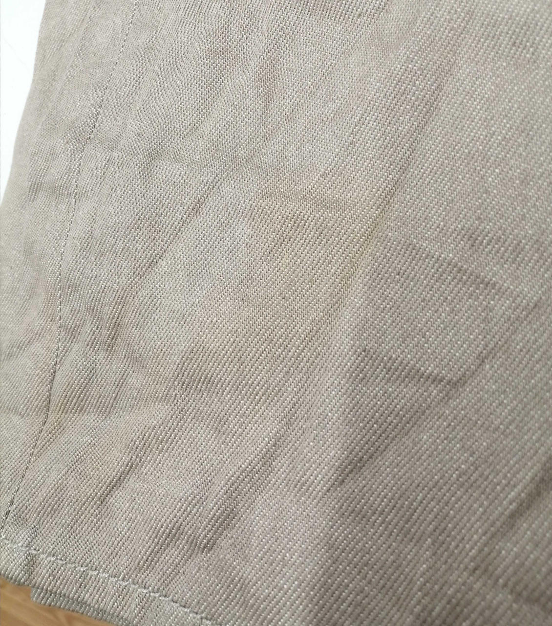 左足裾薄いシミあり。