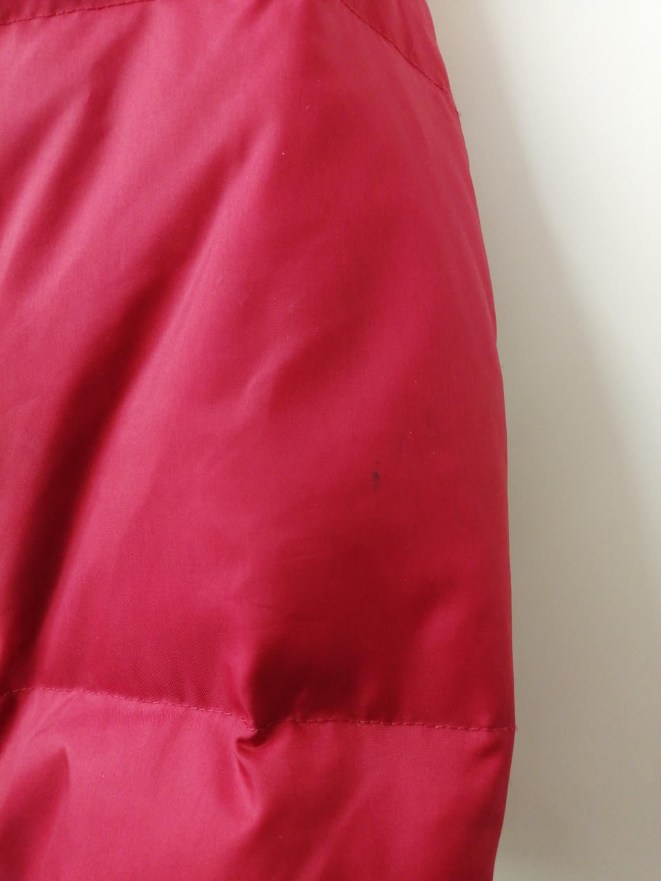 所々に黒いヨゴレあり