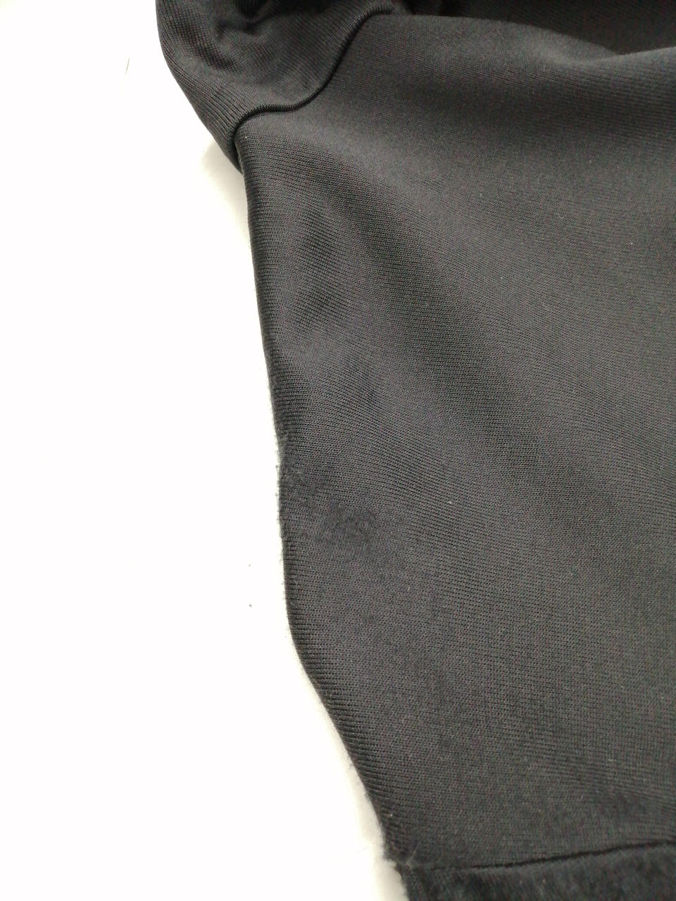 左側の肩後ろ上部毛羽立ち