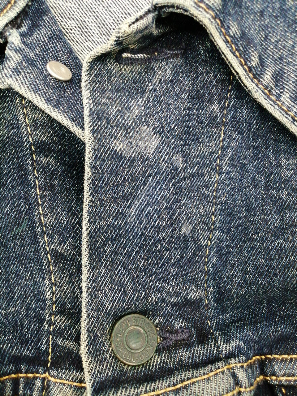 白いシミあります。