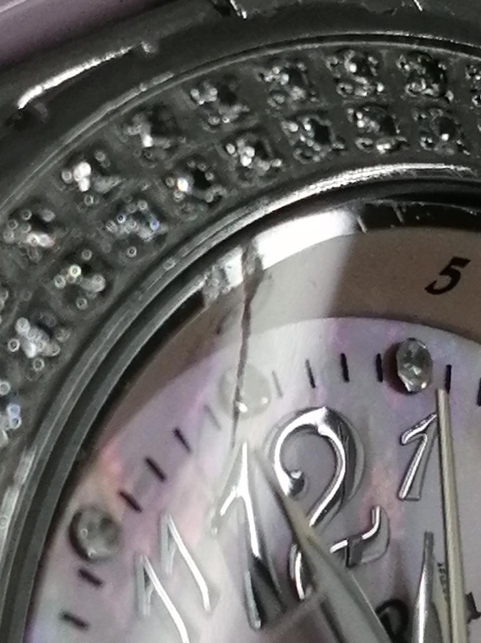 風防に割れあります。