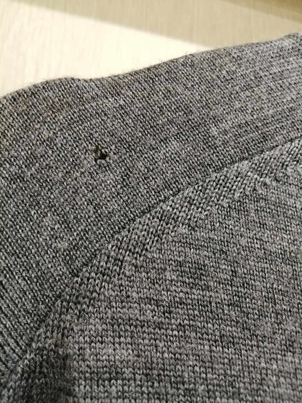 左肩後ろ穴あきあり。