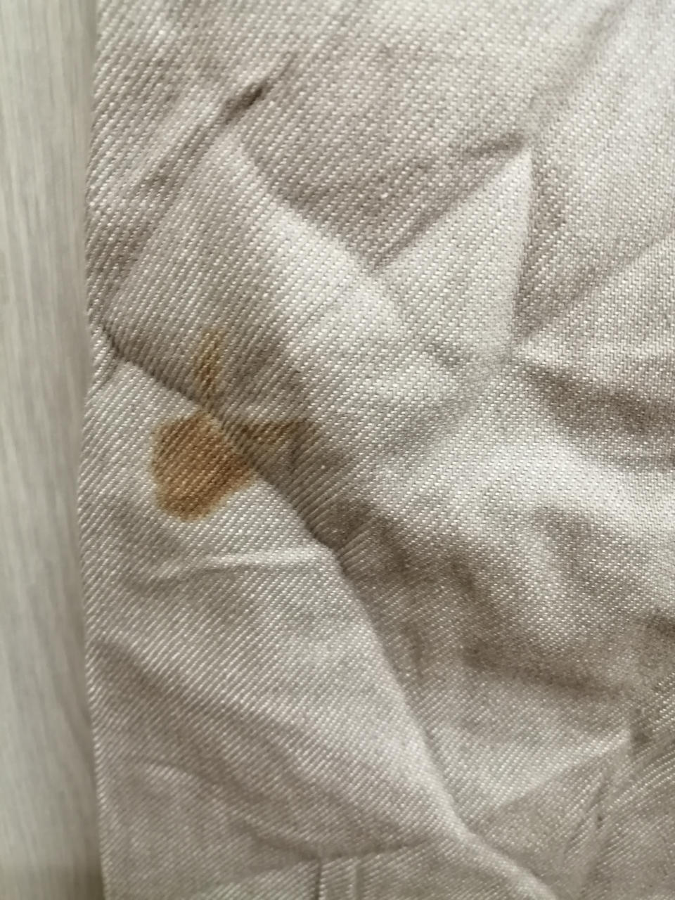 左後ろふくらはぎあたりシミあり。