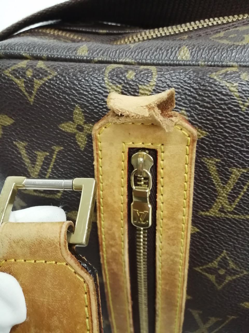 千切れてます。