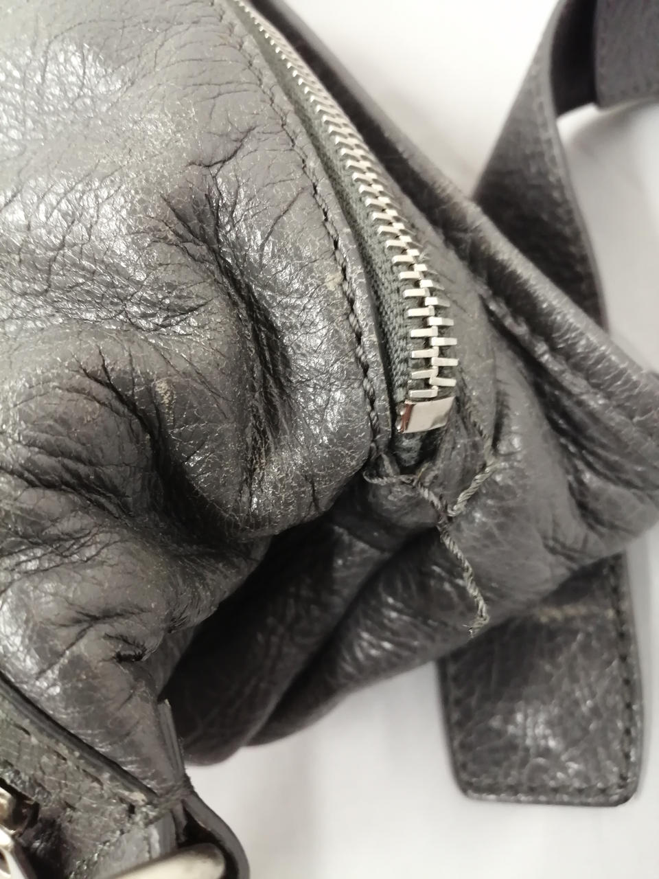 糸ほつれあります。