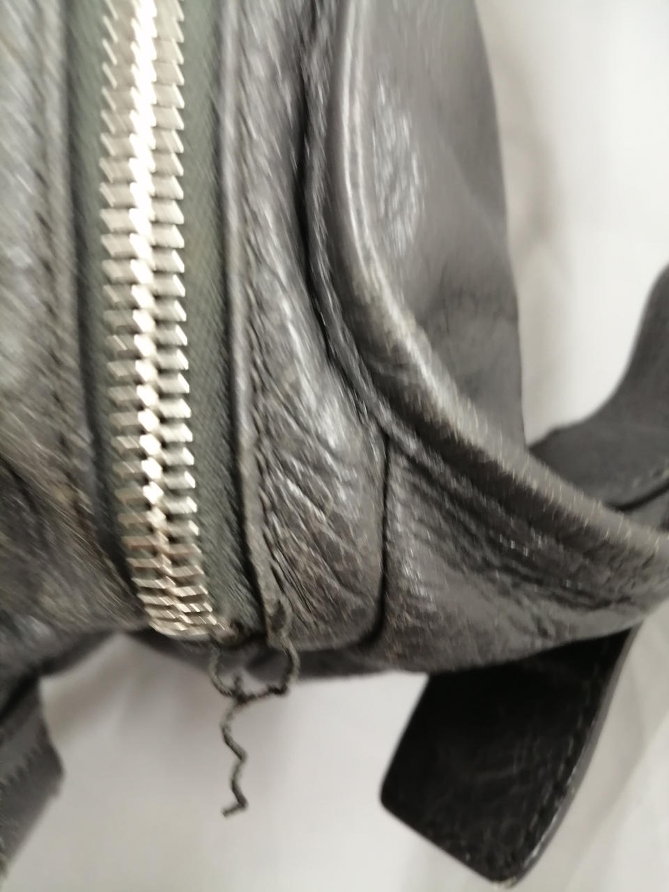 糸ほつれあります。