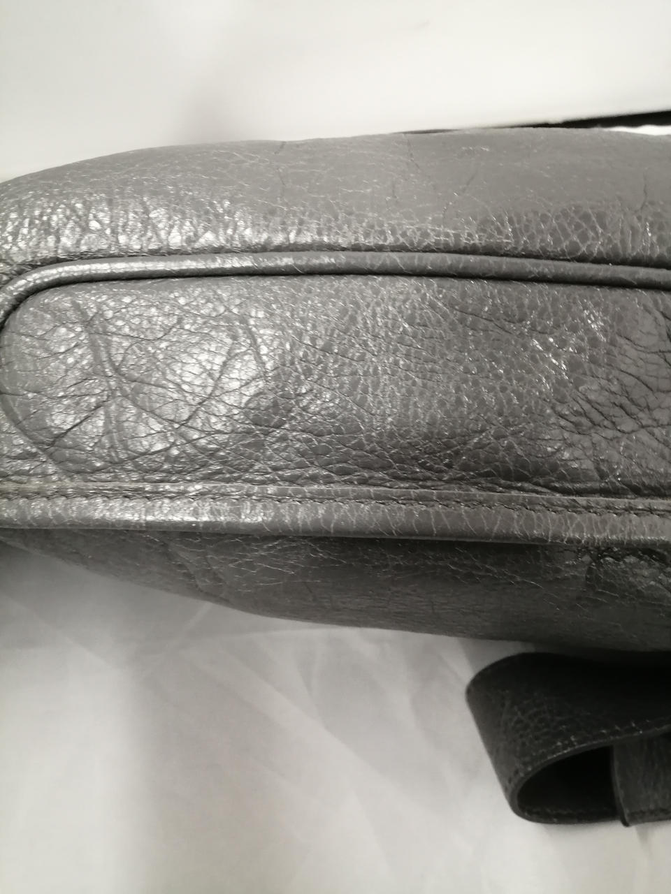 キズあります。