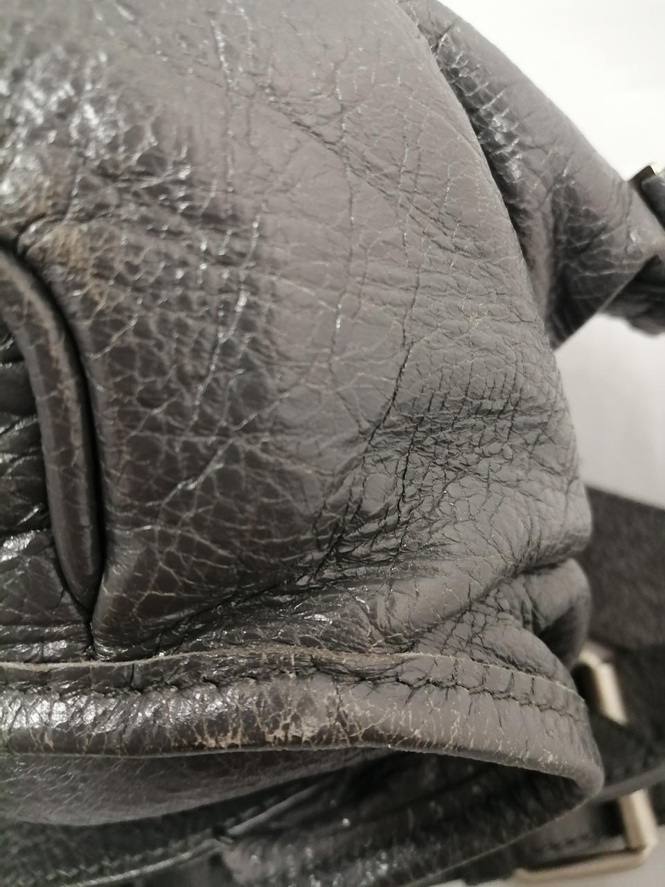 キズあります。