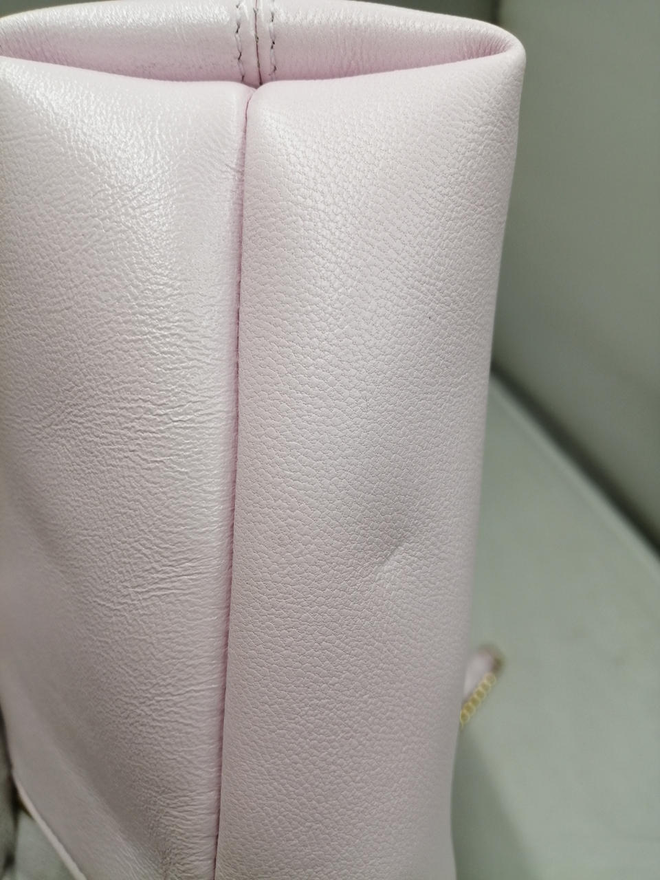 少しへこみあります。