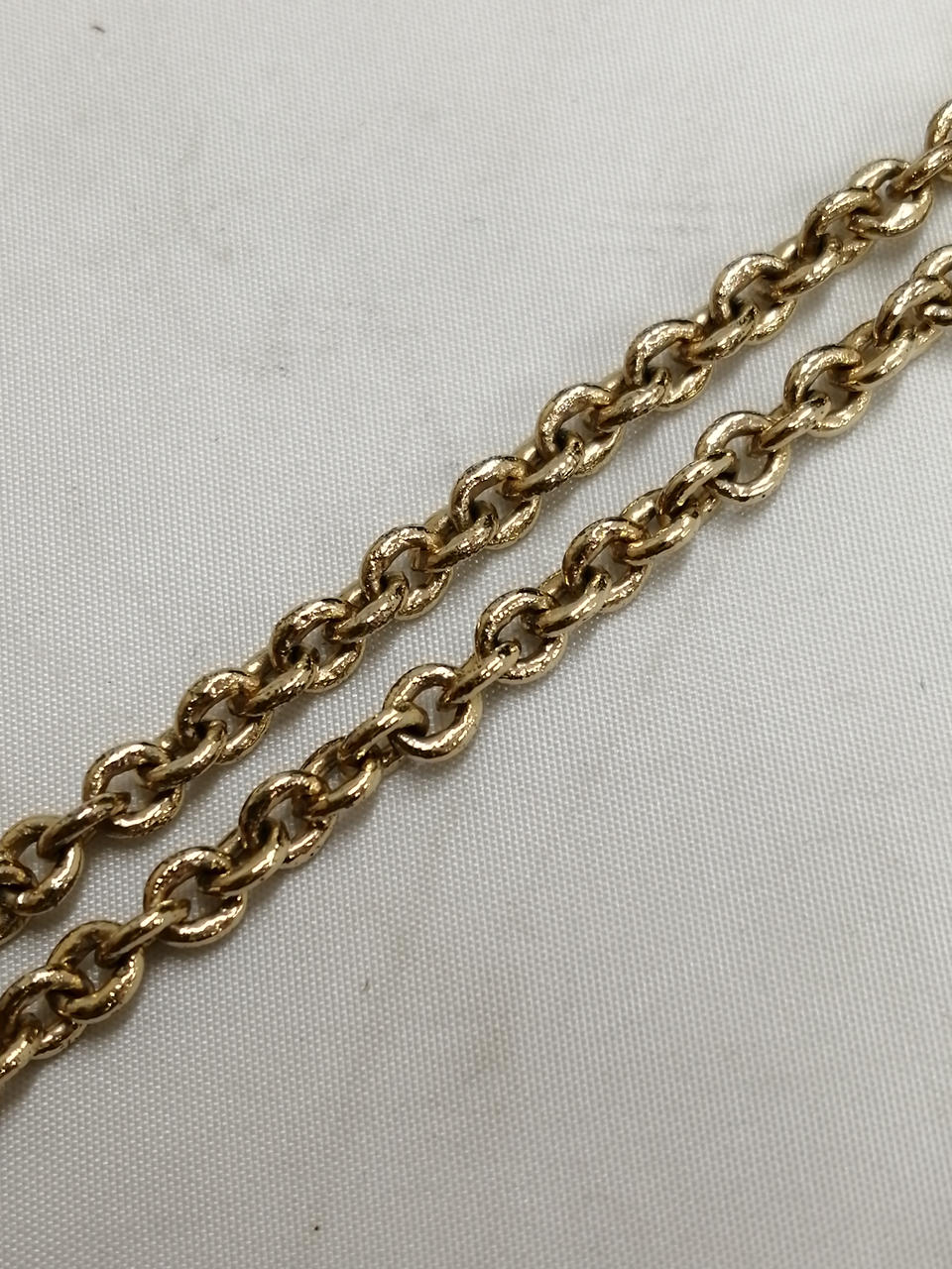 軽い変色あり。