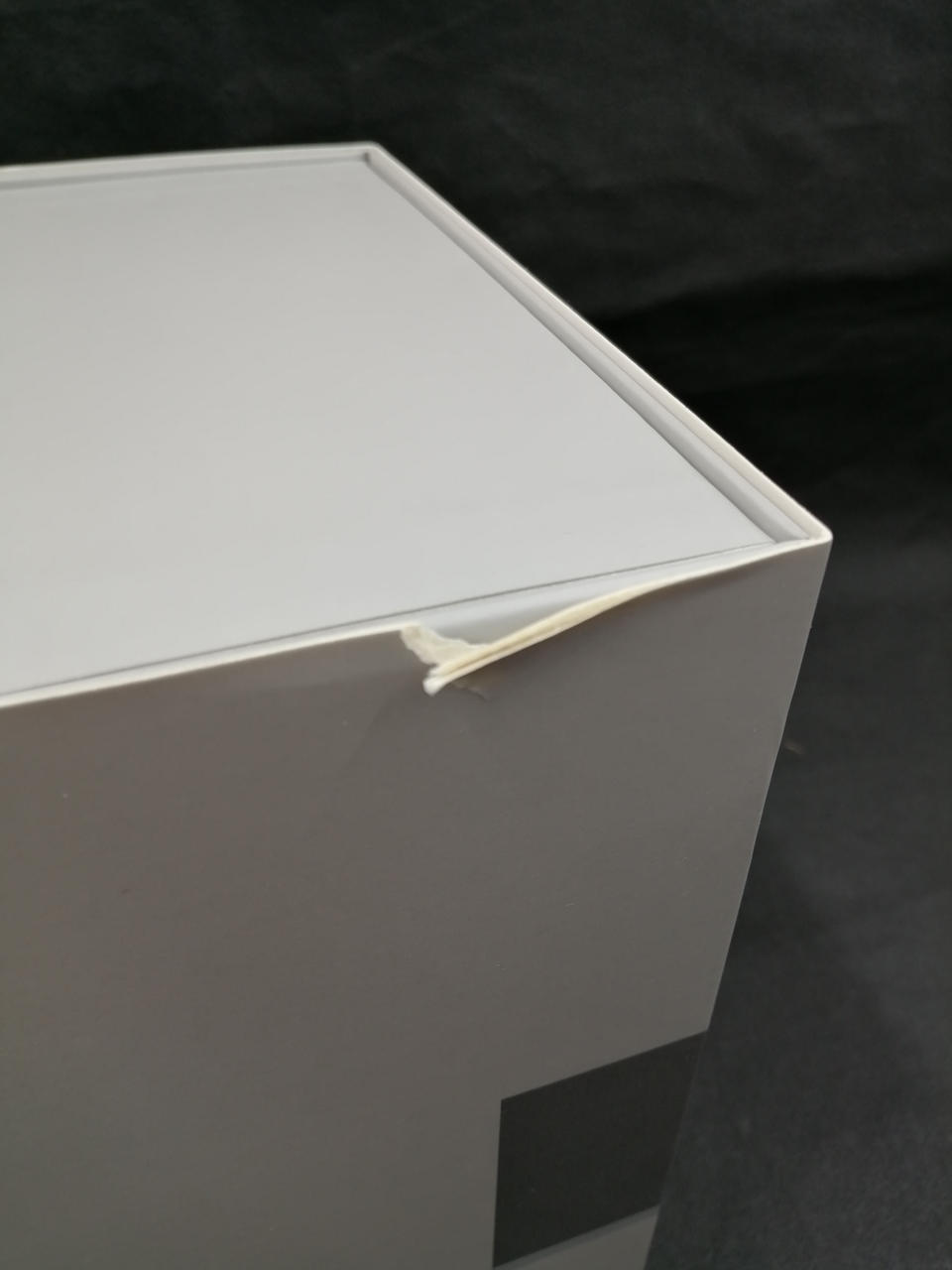 外箱に破けあり