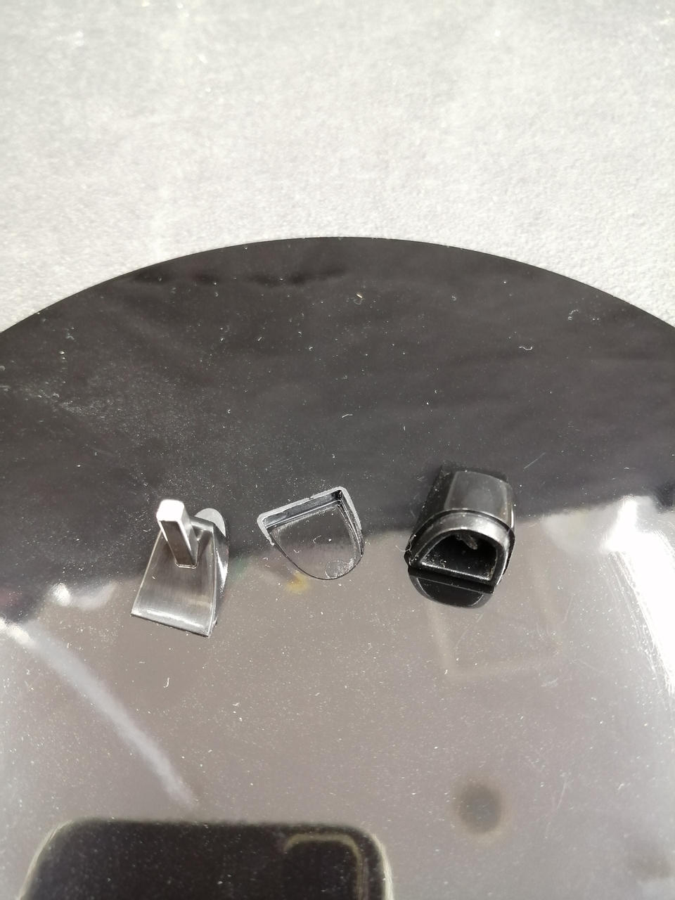 台座一部破損あり