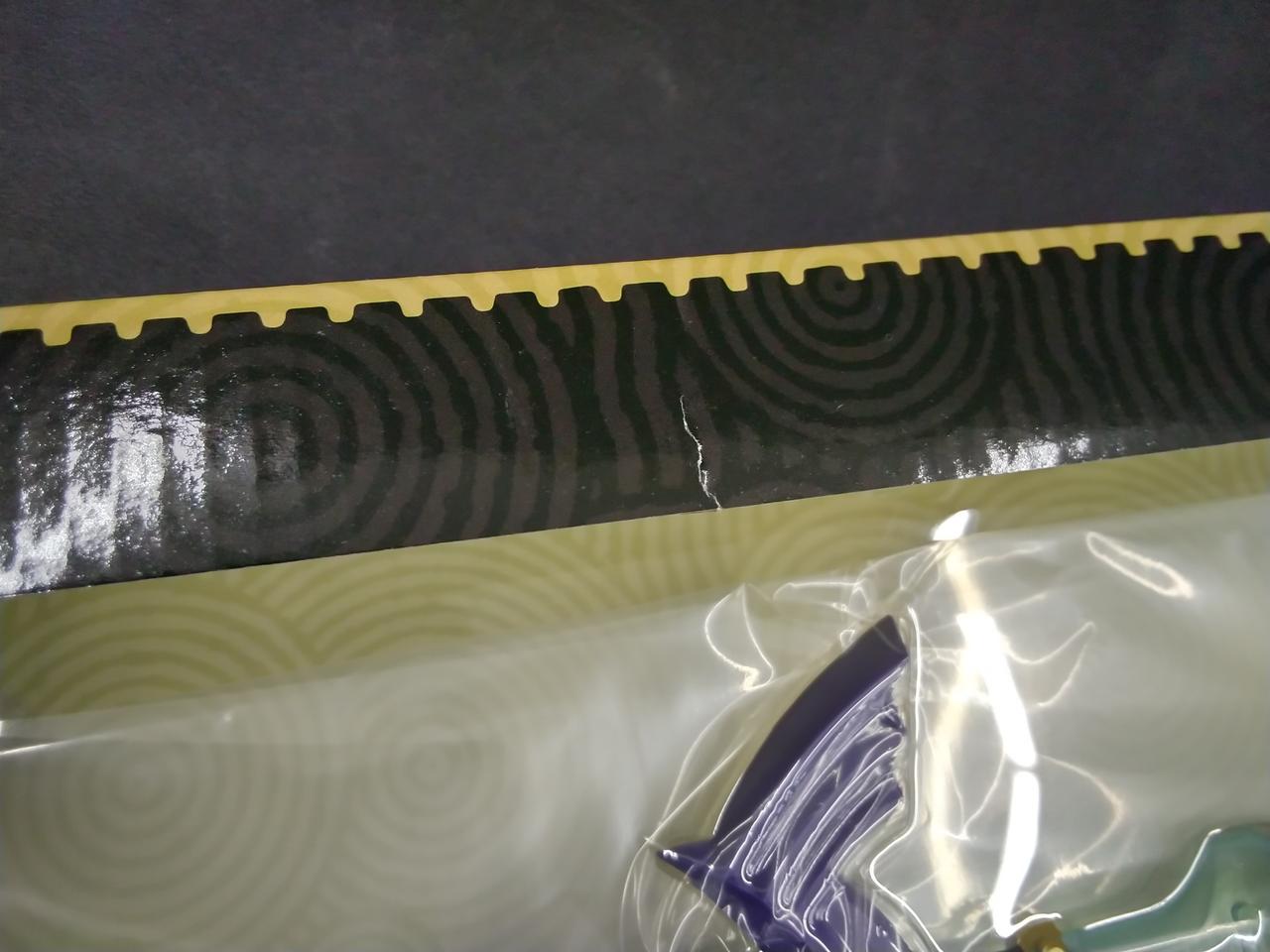 外箱に一部キズあり