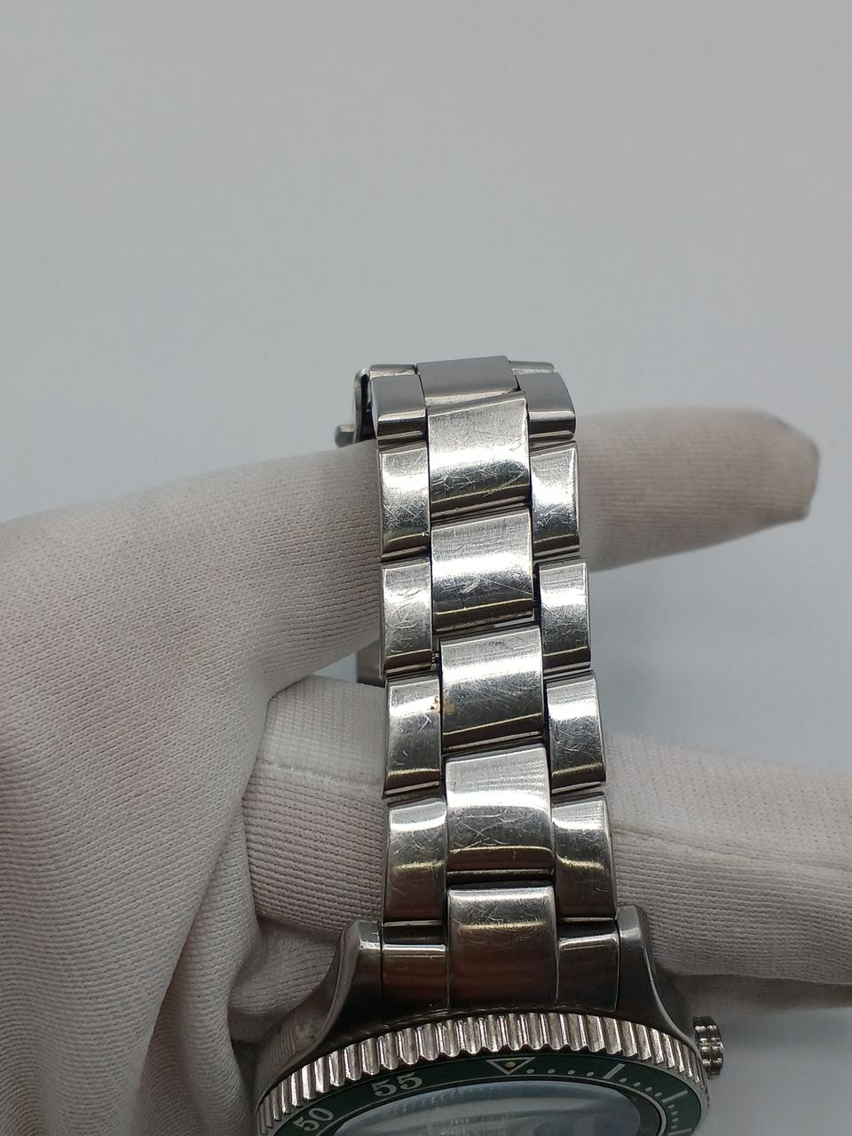 ベルトにキズ、汚れあります