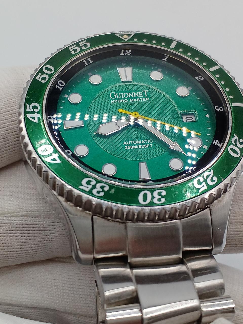 ベゼルにキズあります